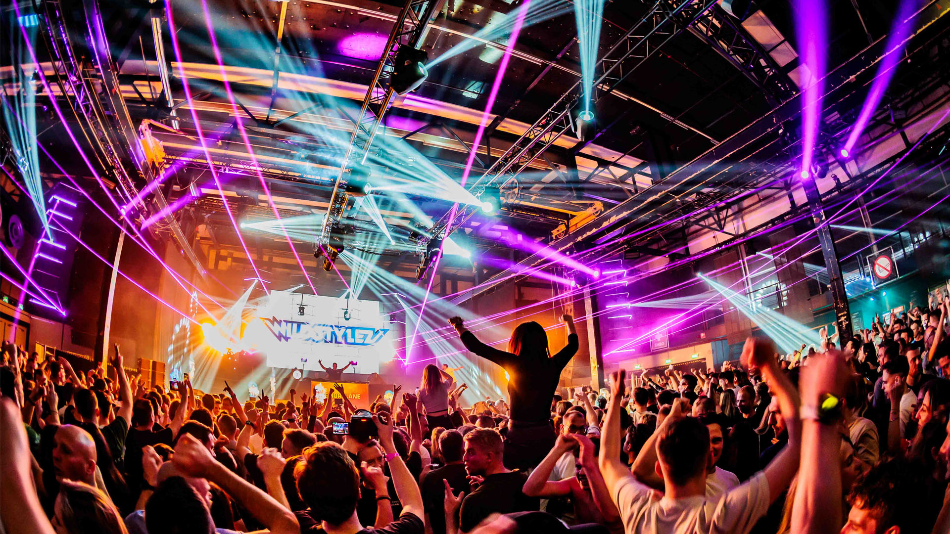 Publiek onder lasers